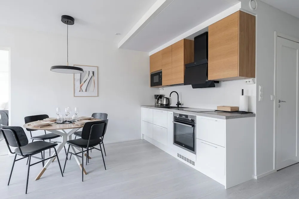 Top Floor Luxury - 2BR Scandi Home