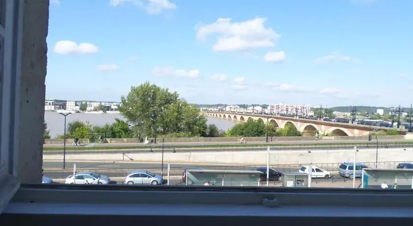 Studio sur quai de Bordeaux