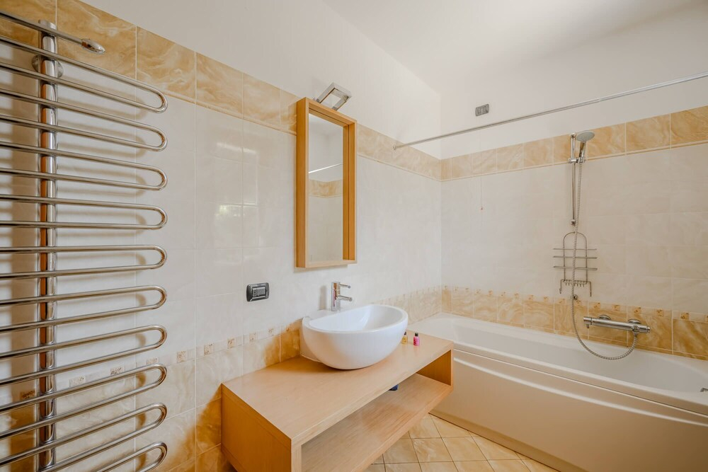 3 Bedroom Italian Lakes Apartment