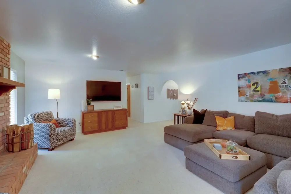 Country Club Home: 18 Mi to Arizona Snowbowl!