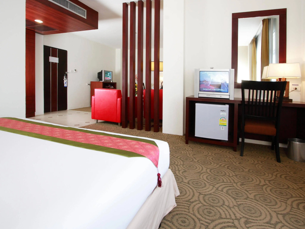 Golden Crown Grand Hotel