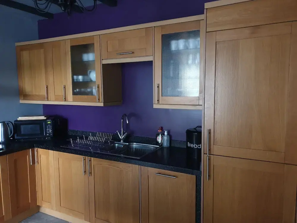 4 Bed Sleeps 8 On-Road Parking WiFi