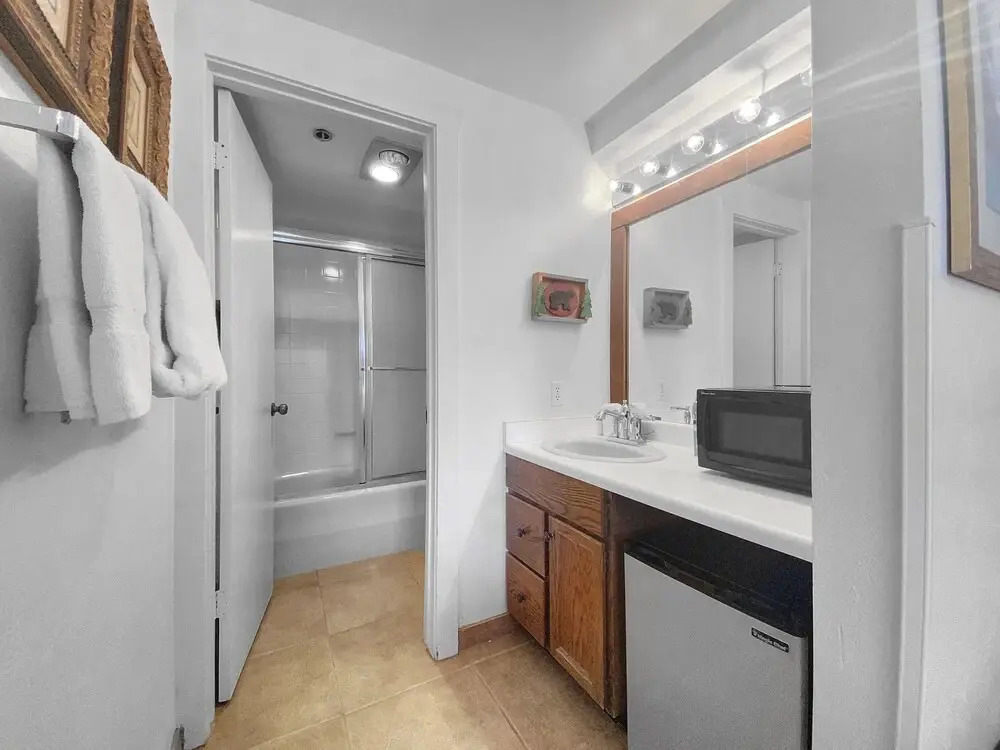 Ski Lodge 209 2br 2 Bedroom Condo by Redawning