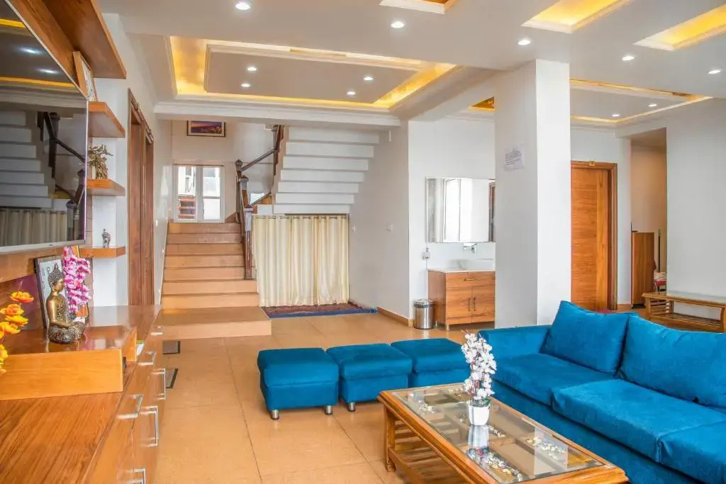 The White Haven Homestay I Rooms & Kitchen