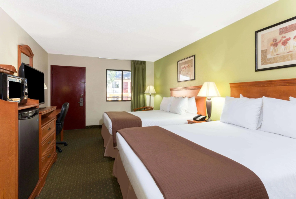 Howard Johnson Express Inn - Tallahassee