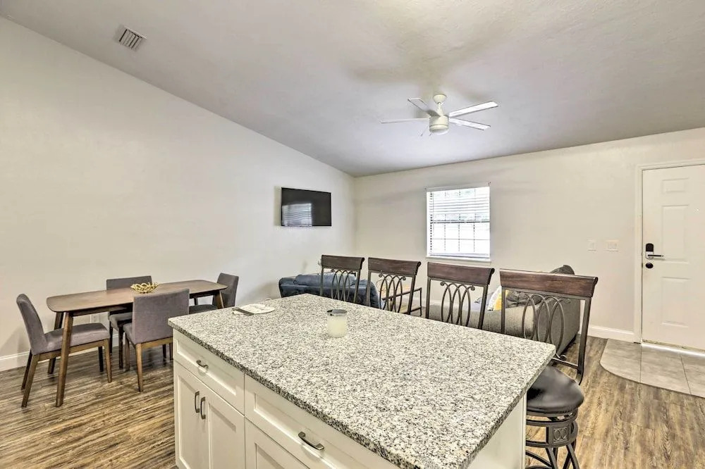 Quaint Tallahassee Townhome ~ 2 Mi to Fsu!