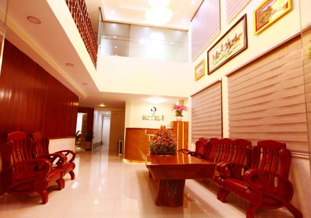 Hotel 8