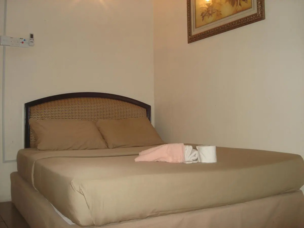 Kawana Tourist Inn