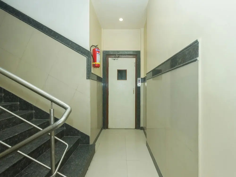 OYO Flagship 18893 Hotel Shweta