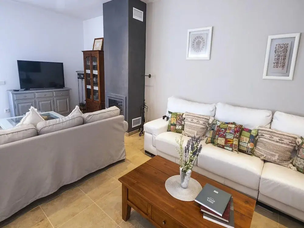 Spacious Villa With Games Area