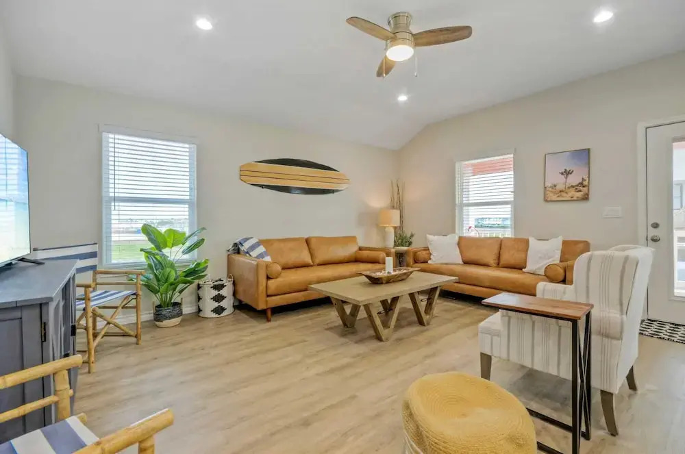 Sleeps 21, 2 Homes Private Pool, Patio Lounge w/ Fire Pit, Bar, TV, & Games