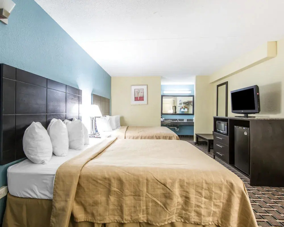 Quality Inn & Suites West Waterpark