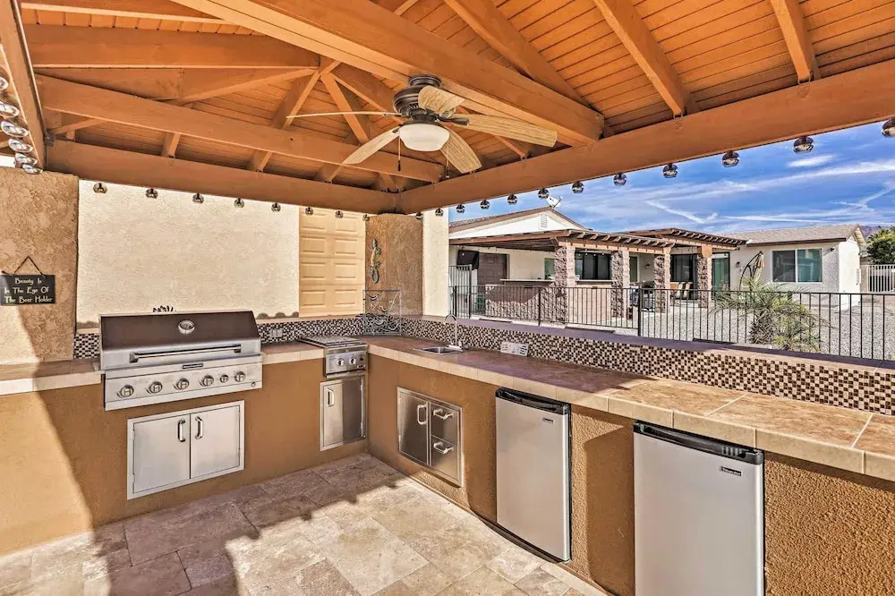Luxe Retreat w/ Lake Havasu View & Pool!