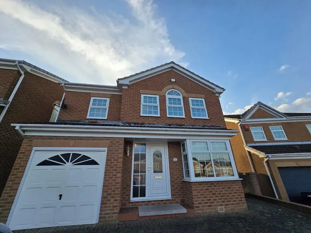 Spacious Central Home - Sleeps 7, Garden & Parking
