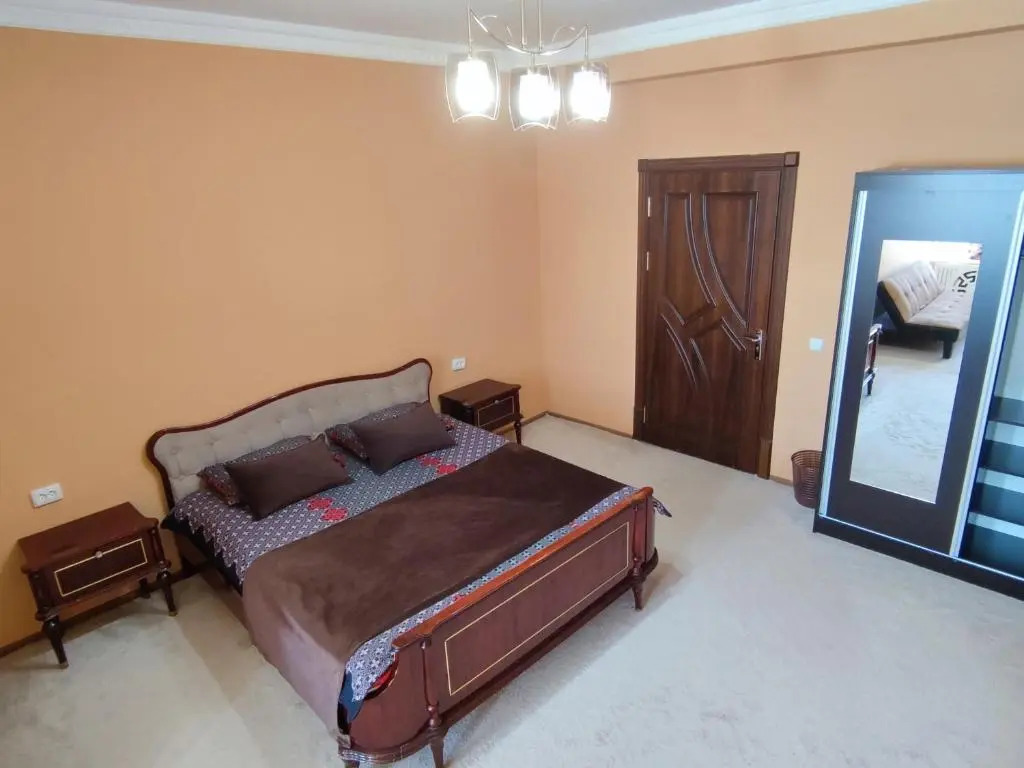 GUEST HOUSE "Rohat Lux"
