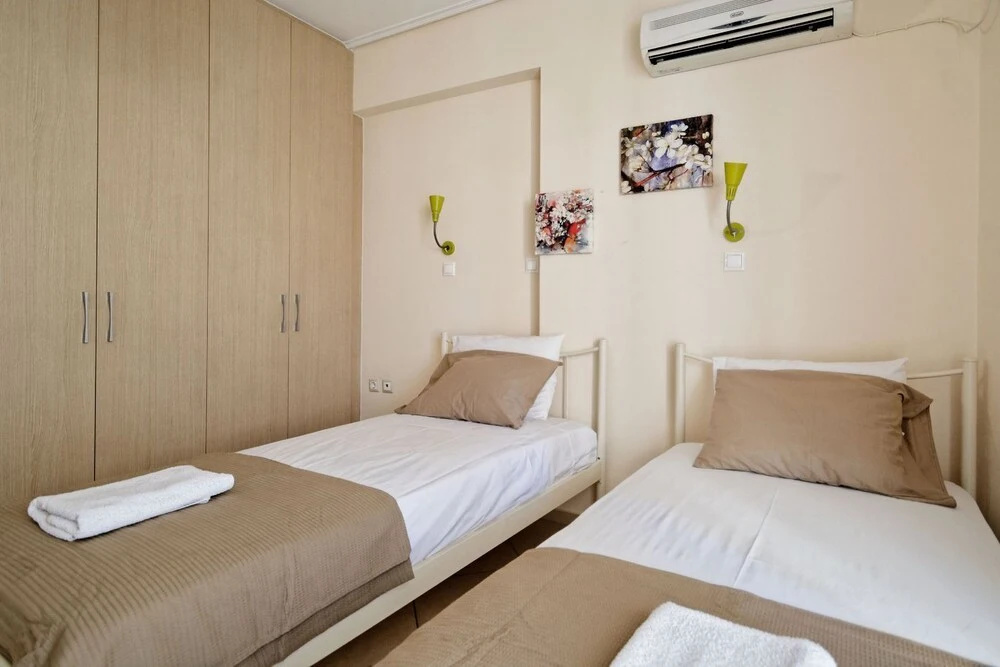 Brand new family apartment in Athens/dafni,100m from metro station, sleeps 4