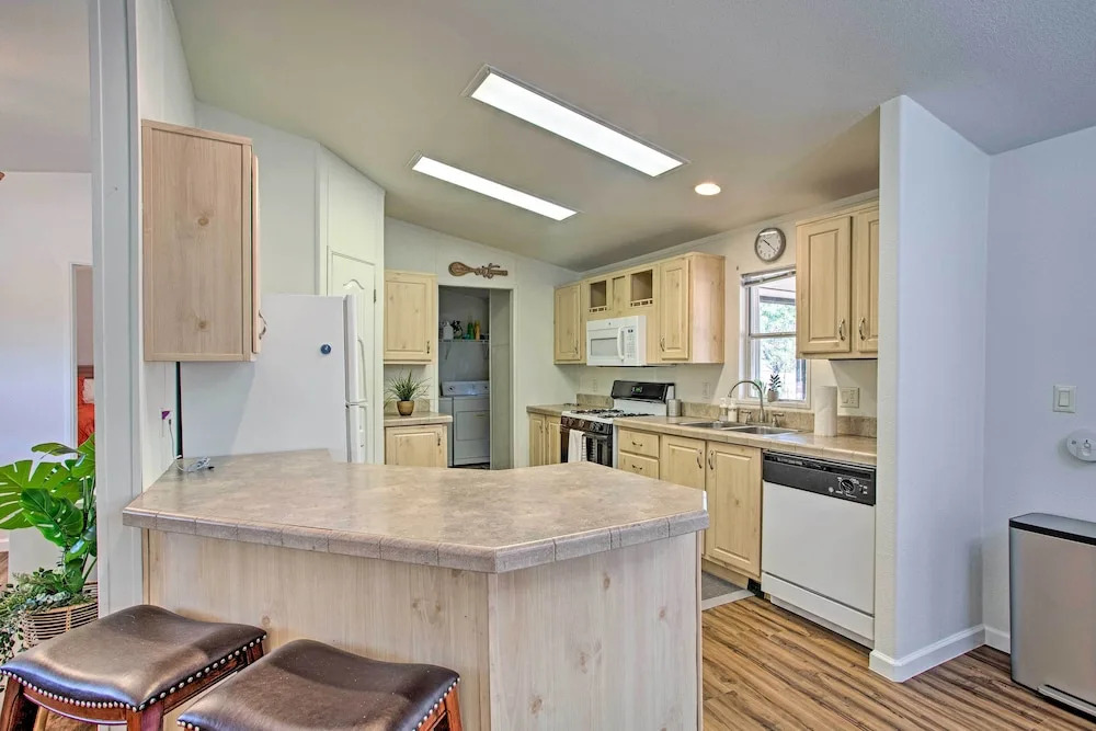 Sedona Home w/ View, Half-mi to Chimney Rock!