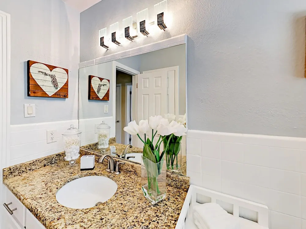 1919 Siesta Drive Home 4 Bedrooms 2 Bathrooms Home