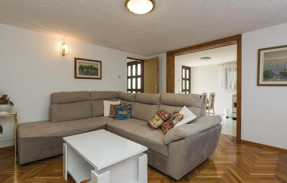 Amazing Home in Rtina With Wifi and 4 Bedrooms
