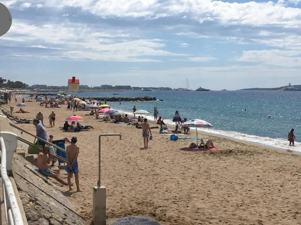 Fantastic sea view for this 2 bedroom up to 6 people 327
