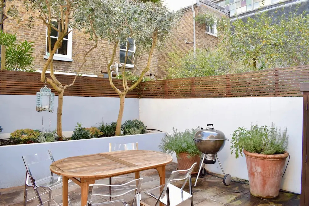 Artistic 3 Bedroom London Home With Garden