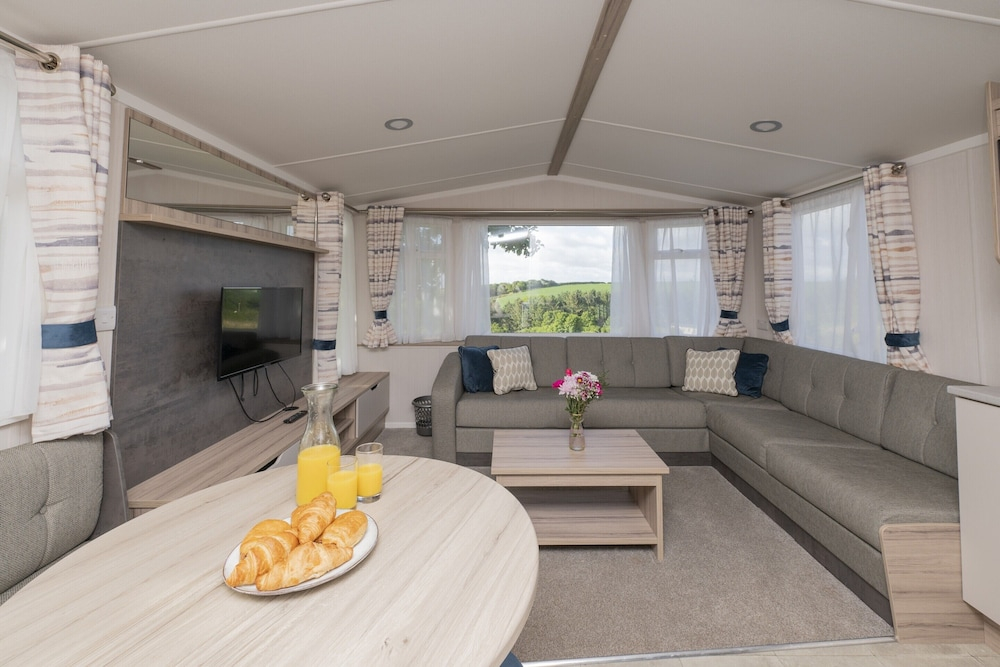 Suncrest Plus Caravan by Belvilla