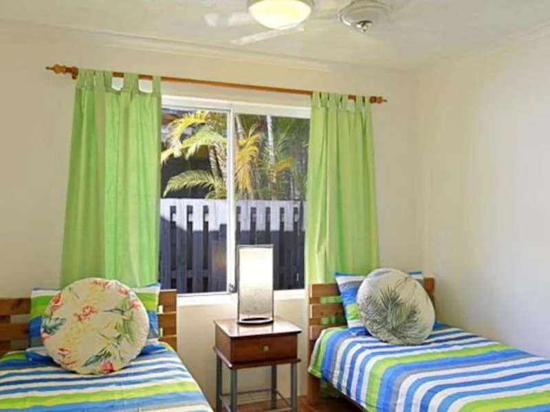 Clarkes Beach Villa - steps to beach & Byron town
