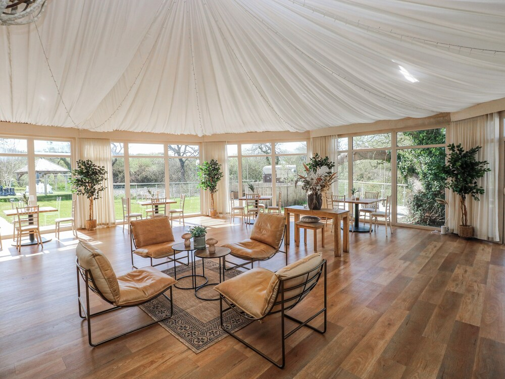 Rose Apartment - Gower
