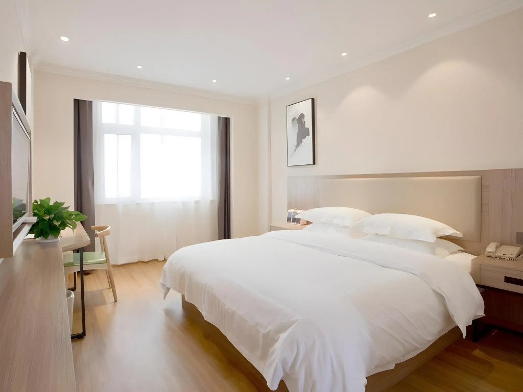 GreenTree Inn Jiangxi Yingtan Railway Station Square Business Hotel