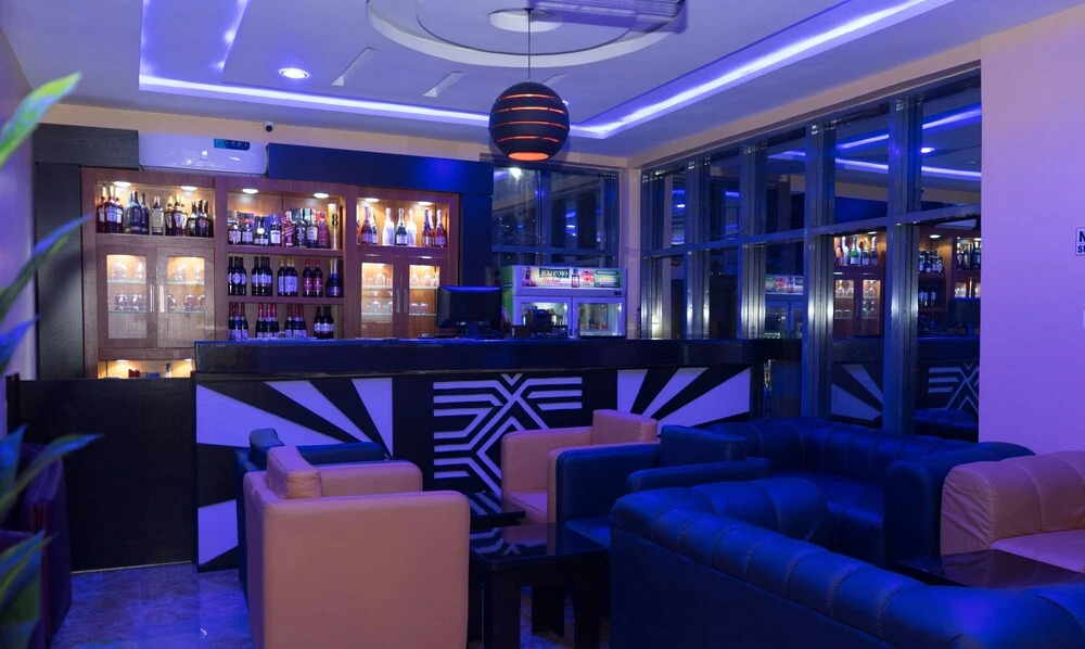 Iris Gold Suite