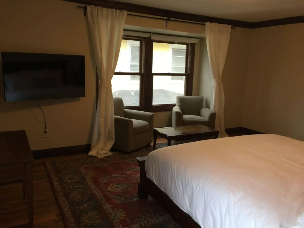 Dartmouth House Inn