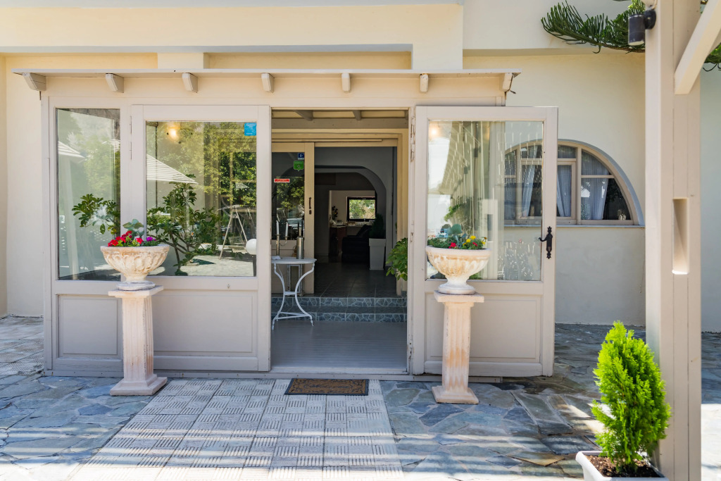 Rena Hotel