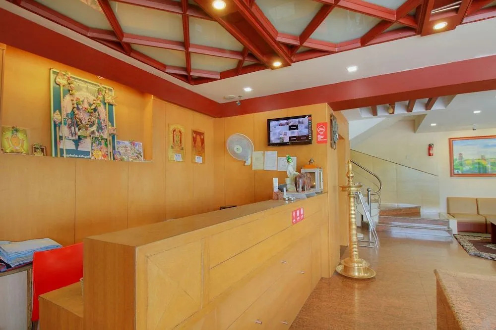 OYO 11585 Hotel Shreenithi