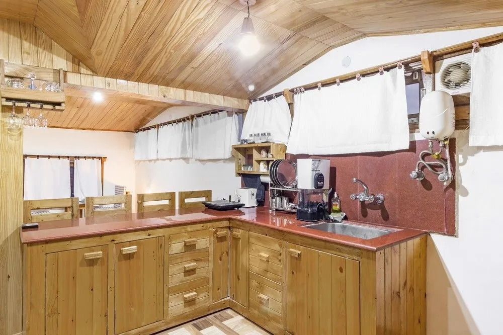 GuestHouser 1 BR Bed & Breakfast 83ac