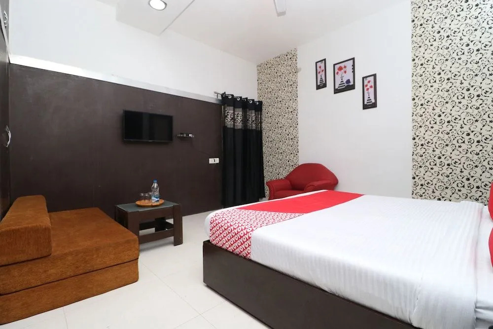 OYO 29059 Hotel Green Tower