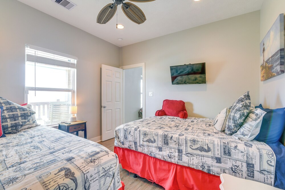 Walk to Sand! Home w/ Wide-open Ocean Views + Bar