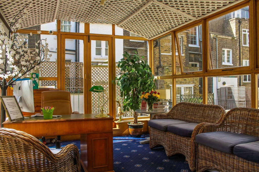 Blades Hotel
