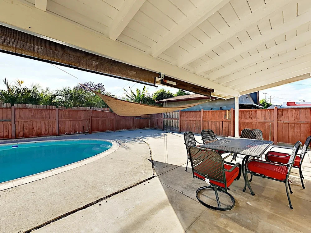 Larry 10631 - 3 Br home by RedAwning