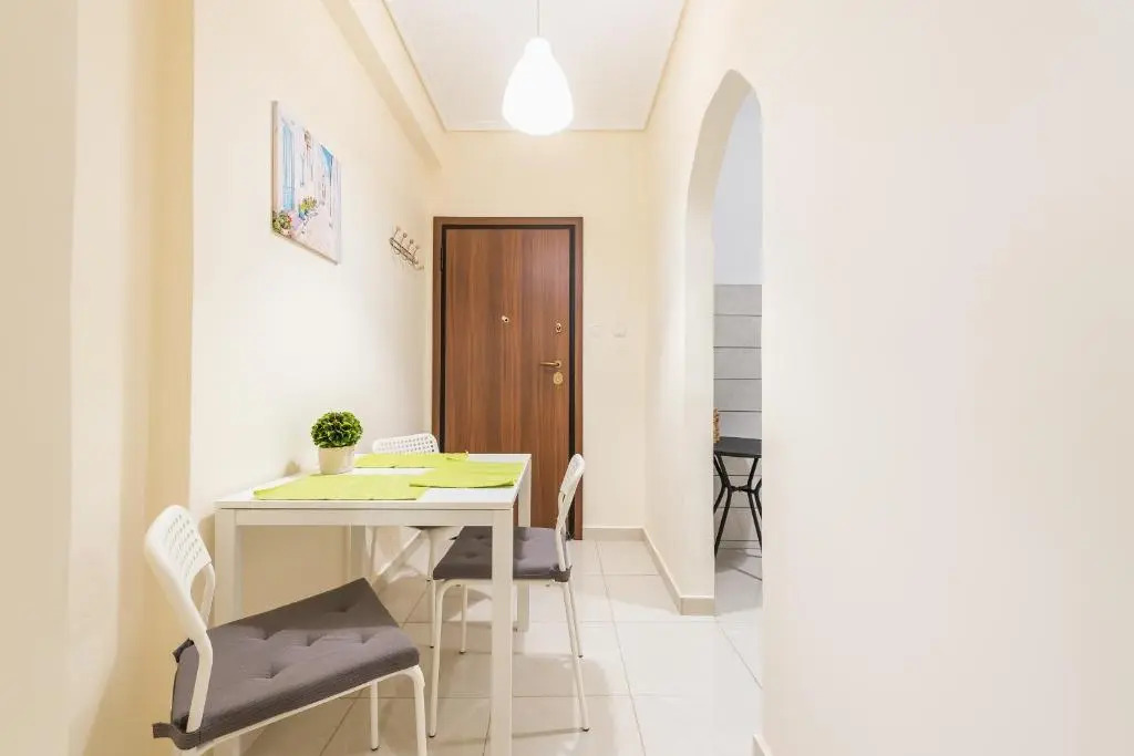 Modern 2BD apt in Athens DT, 2-min metro