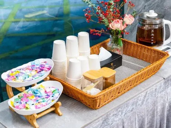 Rezen Longhh Hotel (Zhaoqing Seven Star Cave Sports Center)