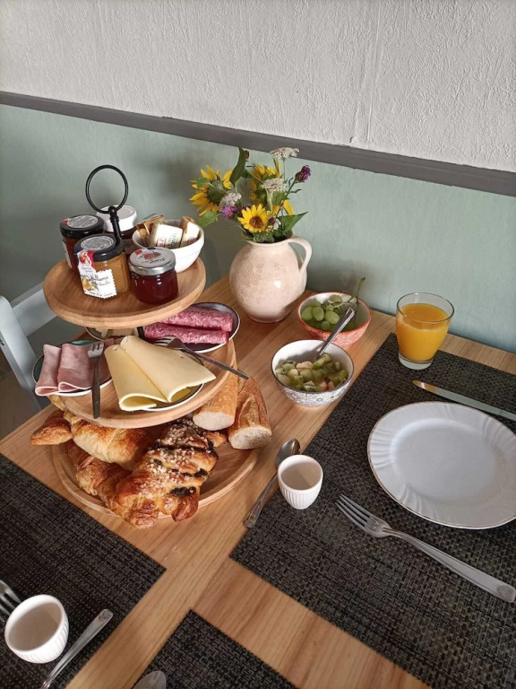 Lancien Cafe - Suites and Gites