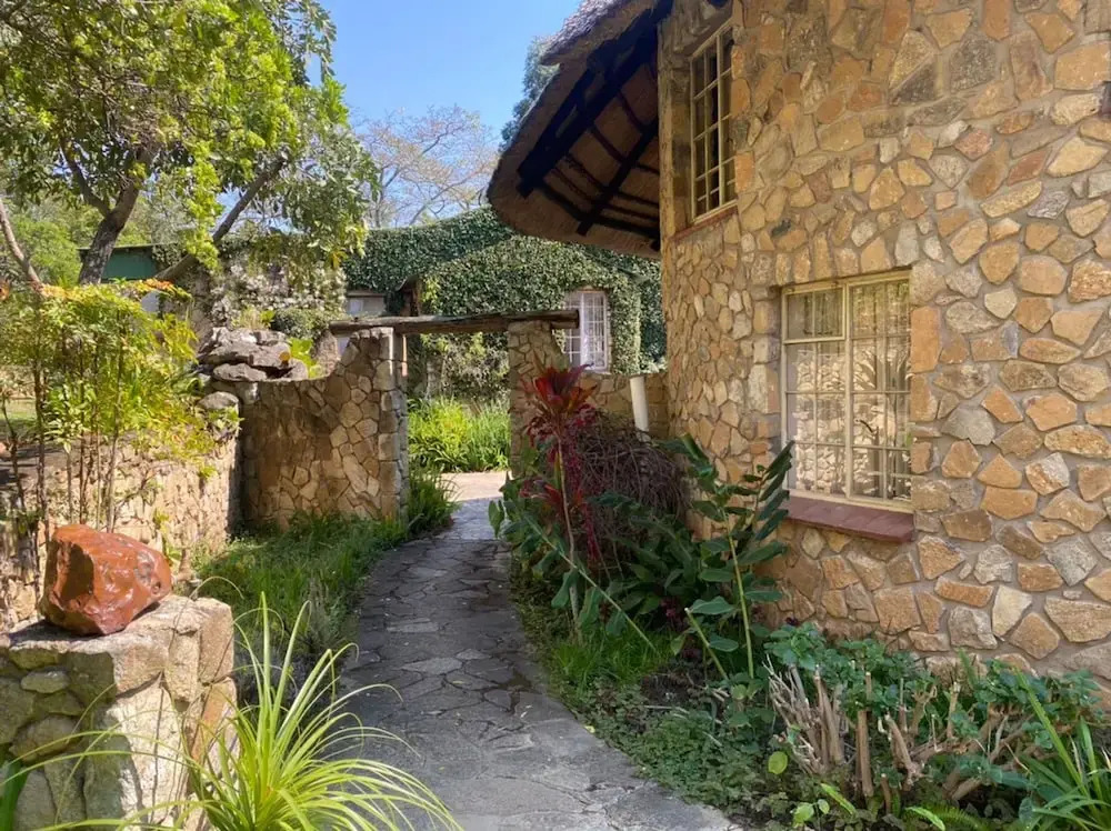 Stunning Private Cottage in the Heart of Nyanga - 2095
