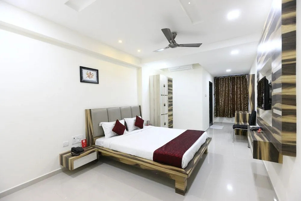 OYO 7131 Amrita Inn
