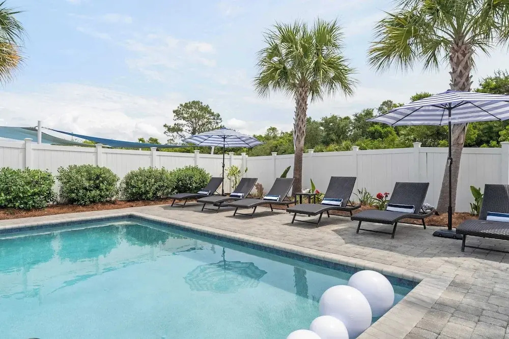 Pool, Patio & Outdoor Dining + Walk to Shore, Pier Park Sanctuary on Sands