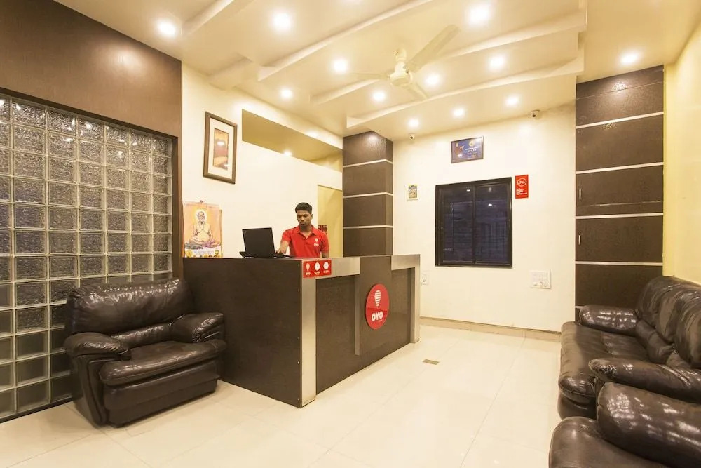 OYO 11091 Hotel Silver Court