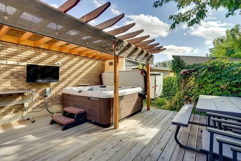 Updated Ranch Apartment w/ Deck - 9 Mi to Downtown