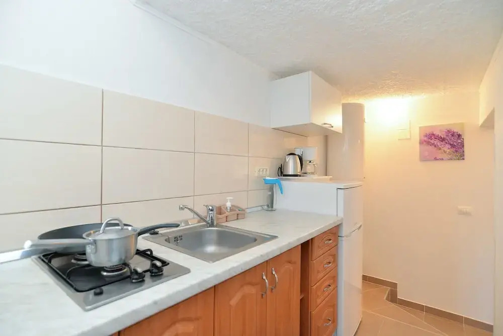 Apartment 669