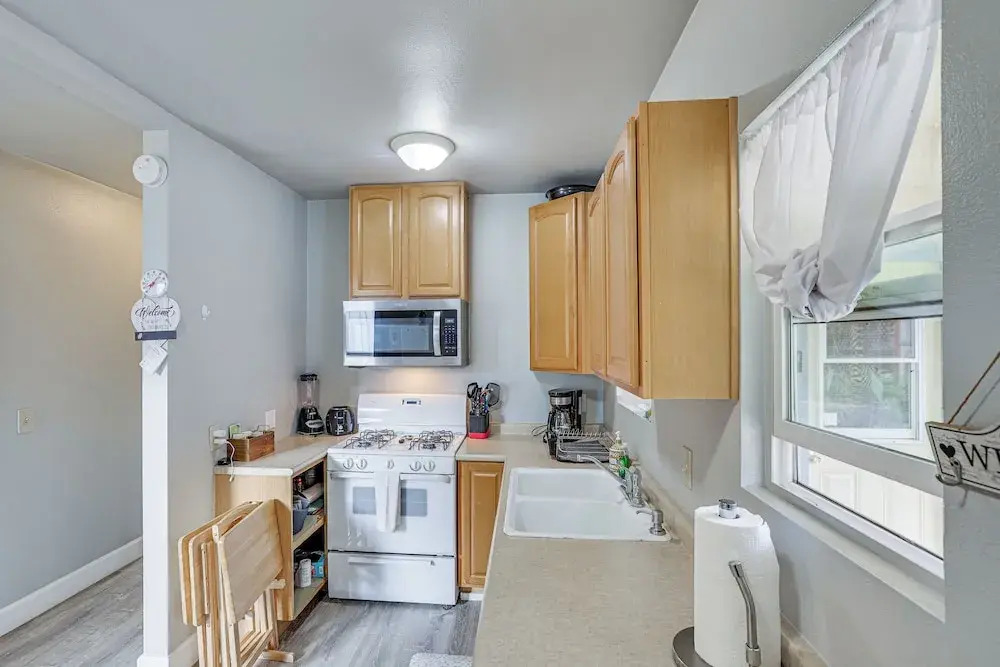 2 Mi to Dtwn Atascadero! Cozy Cottage w/ Yard