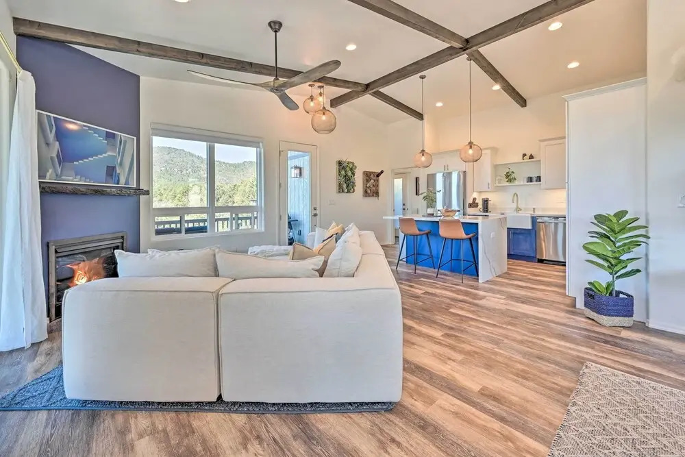 Mtn Views & Gas Fire Pit: Luxe Pine Escape!
