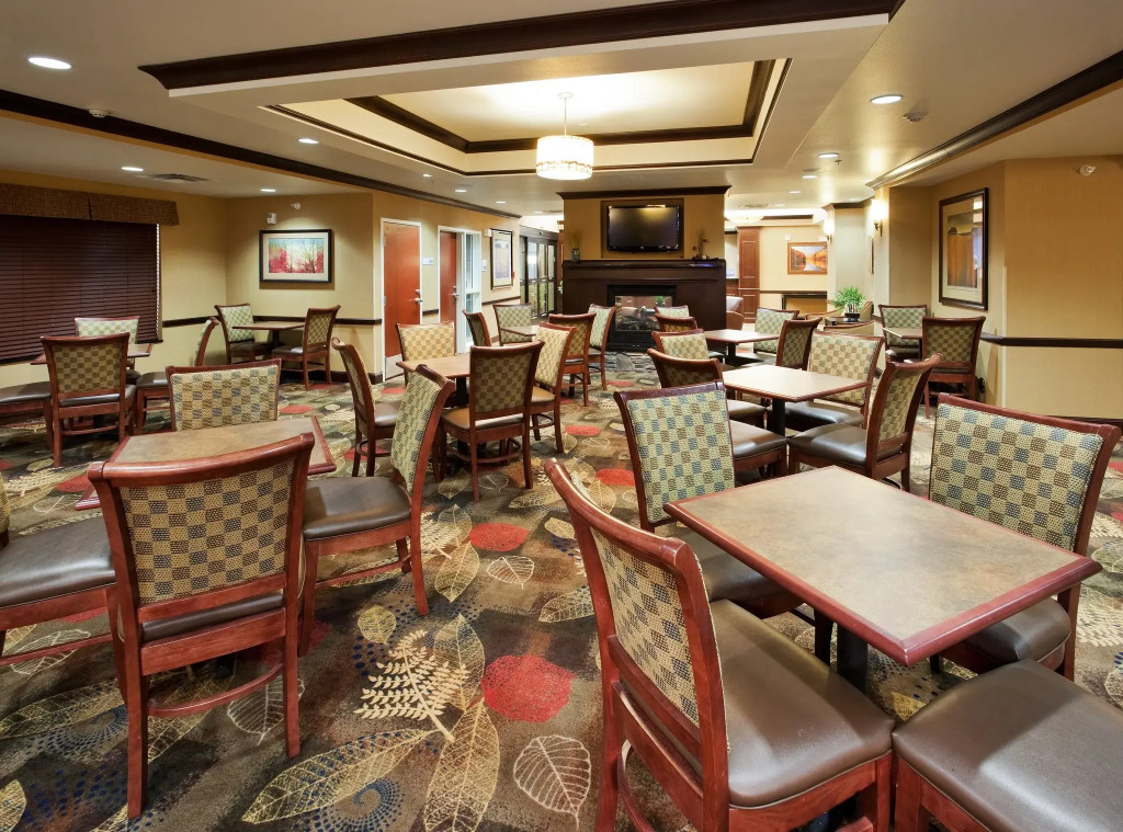 Holiday Inn Express and Suites Great Falls by IHG